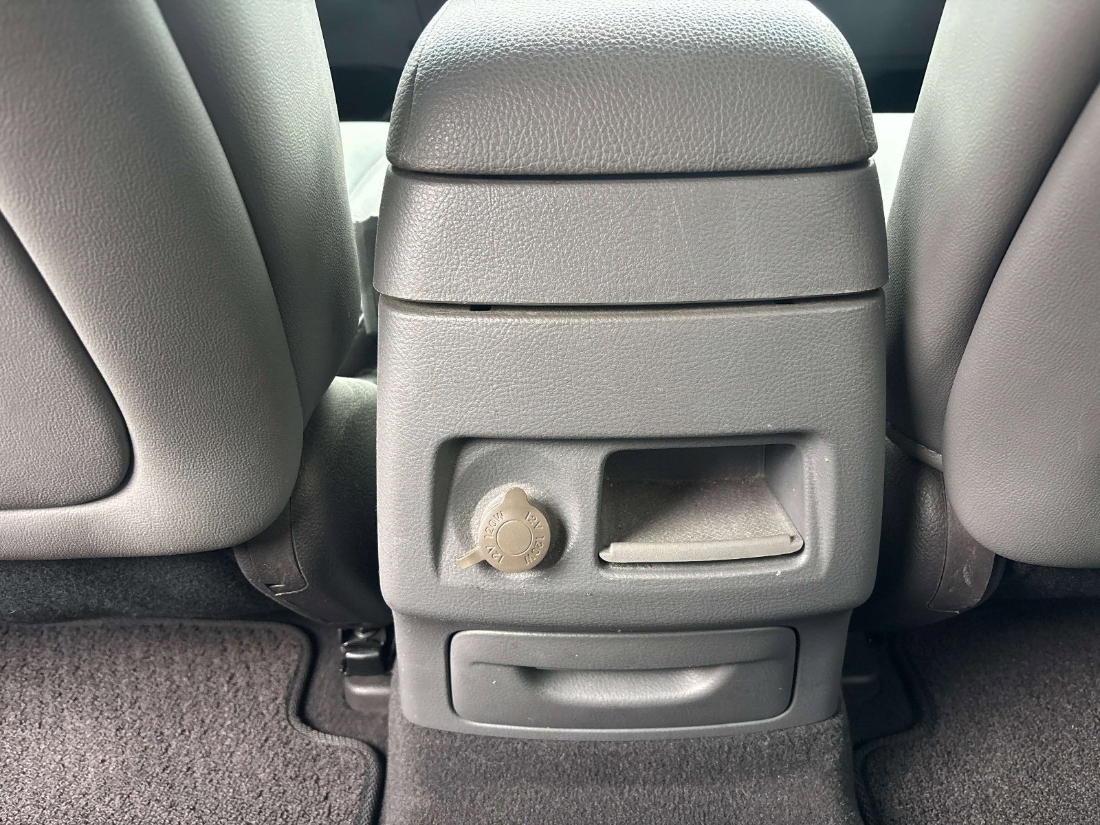 Used 2011 Hyundai Santa Fe SE image 14