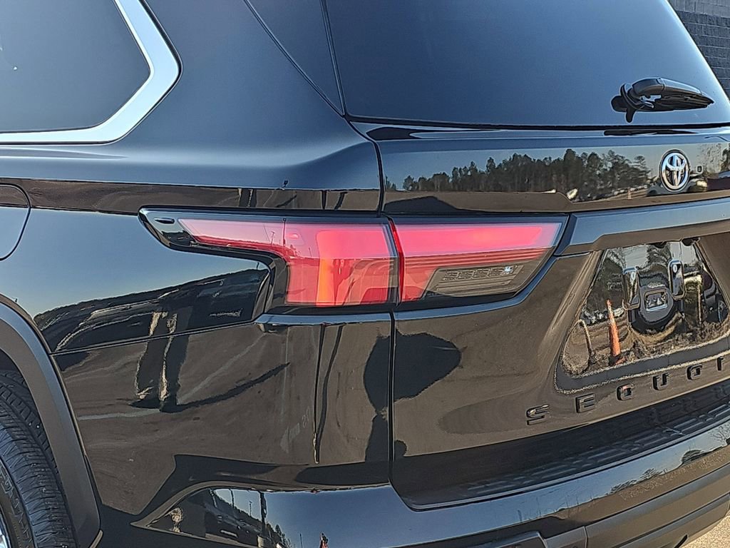 Used 2025 Toyota Sequoia SR5 image 38