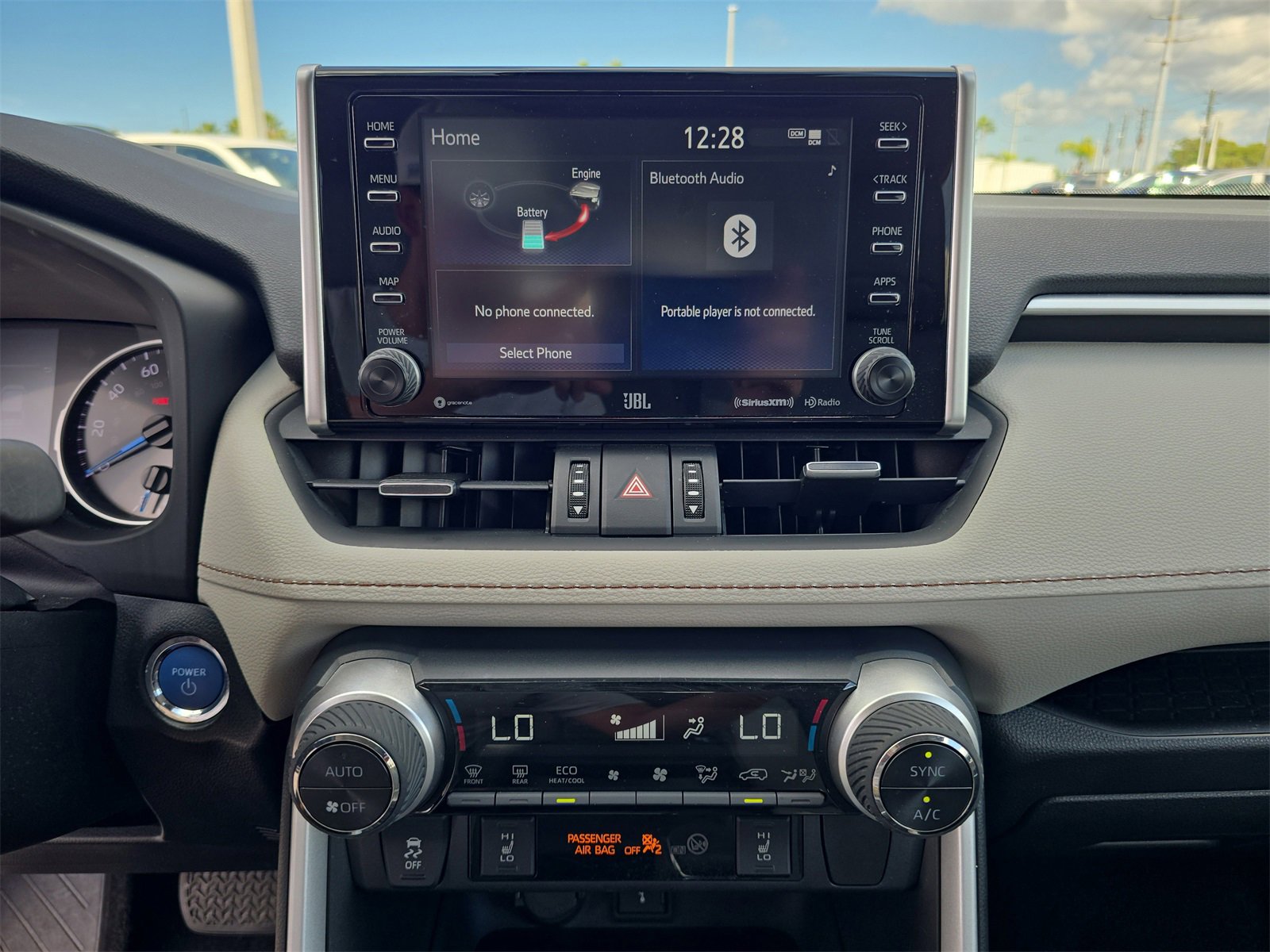 Used 2021 Toyota RAV4 XLE Premium image 17