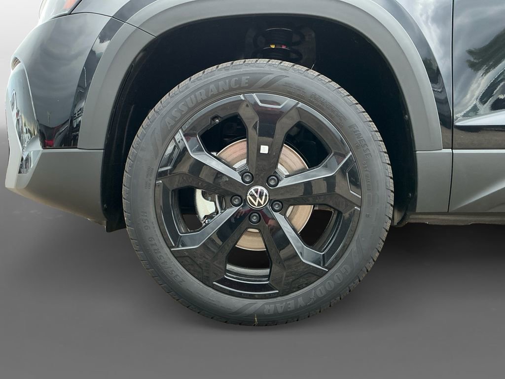 New 2025 Volkswagen Taos SEL image 14