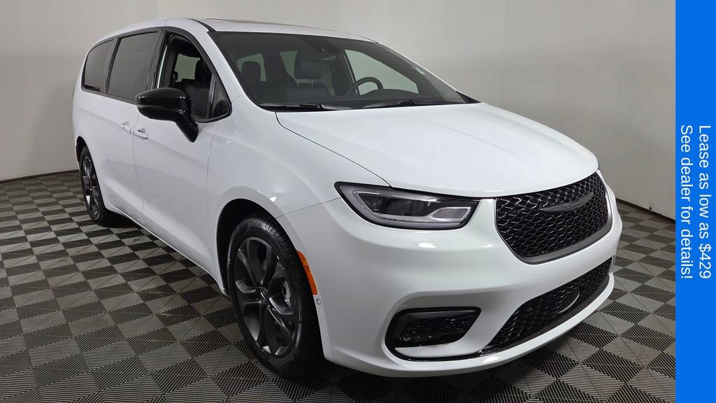 New 2026 Chrysler Pacifica Select