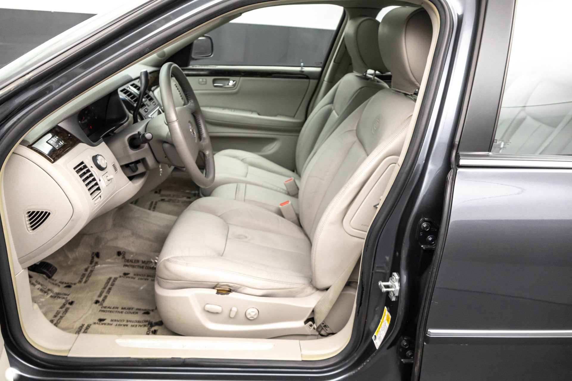 Used 2011 Cadillac DTS Luxury image 6