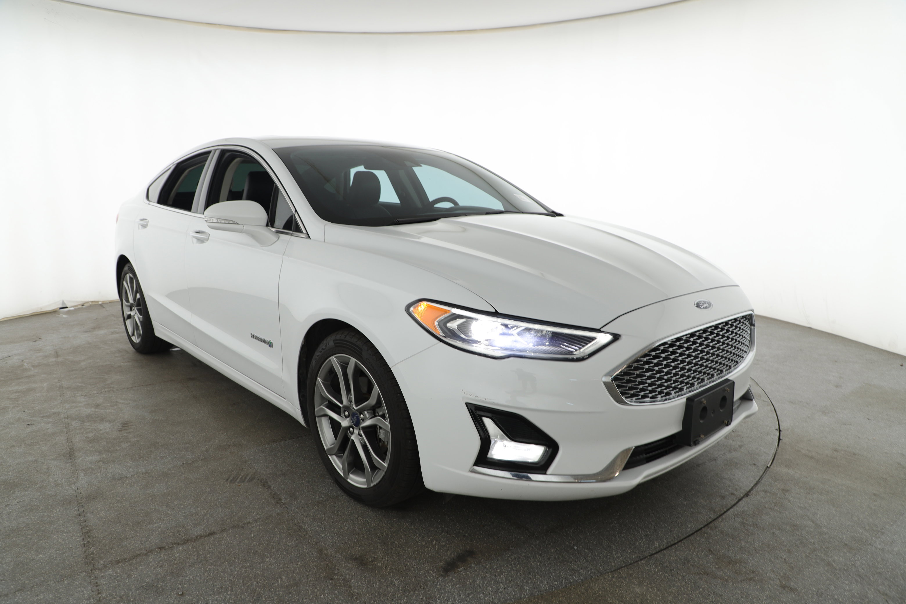 Used 2019 Ford Fusion Titanium image 3