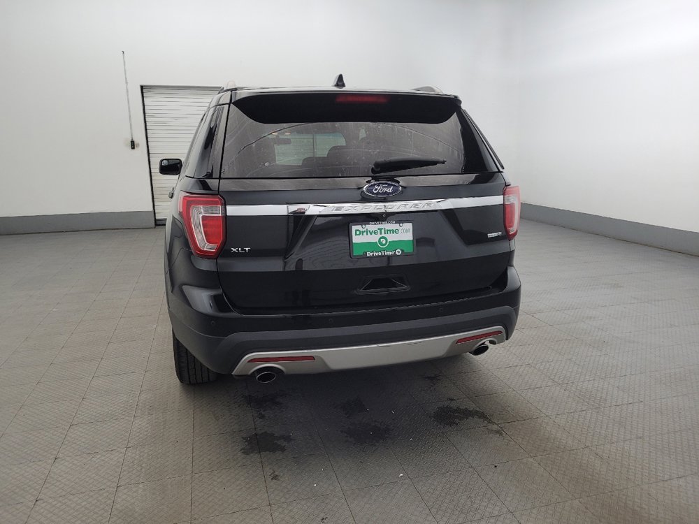 Used 2017 Ford Explorer XLT image 6
