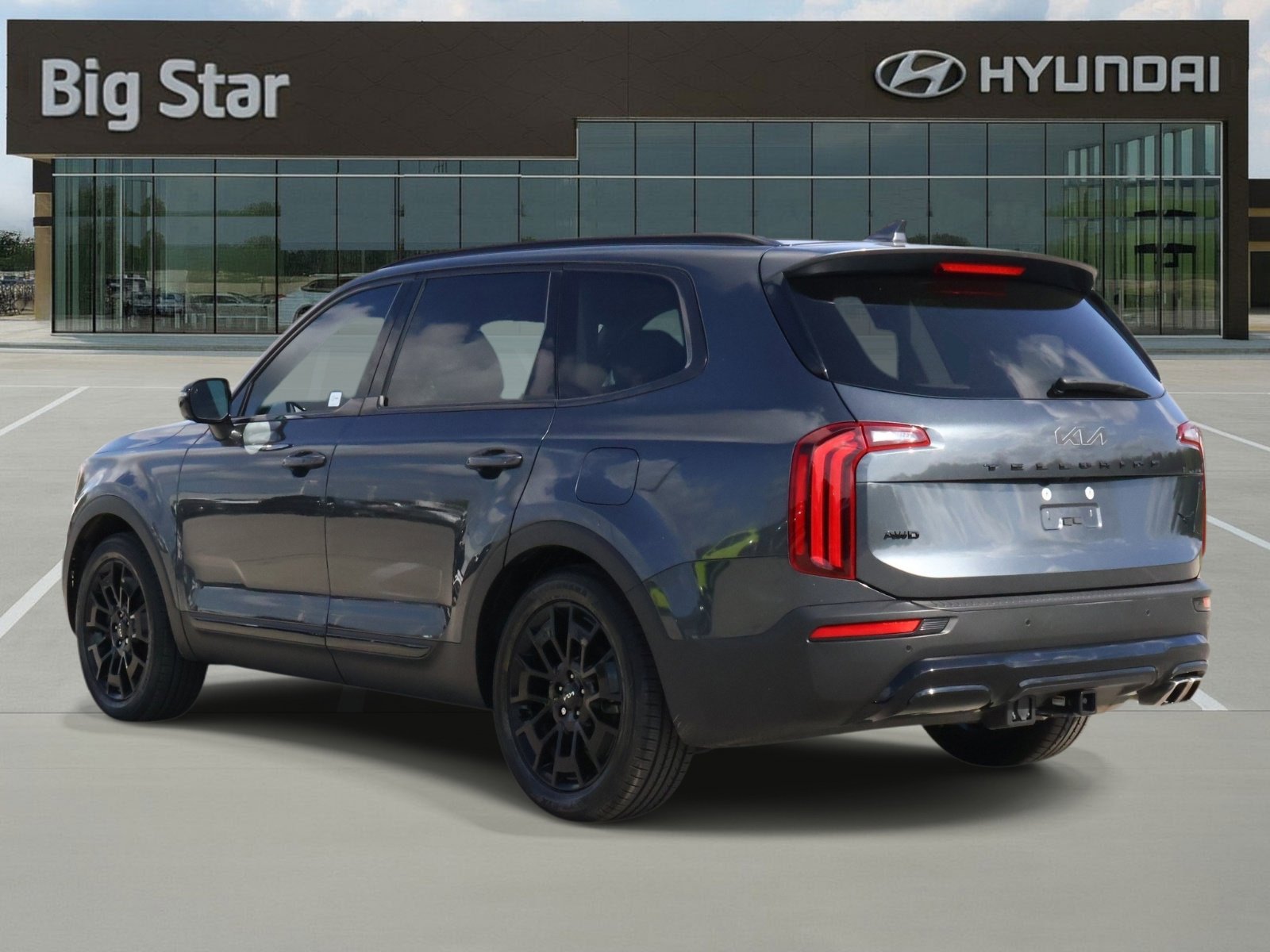 Used 2022 Kia Telluride SX w/ Nightfall Edition Package image 3