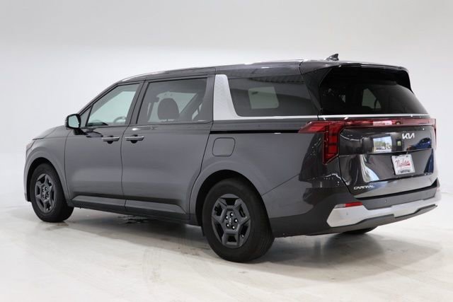 Used 2025 Kia Carnival image 6