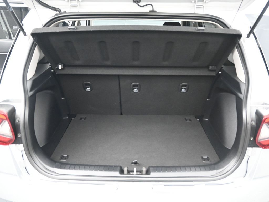 Used 2020 Hyundai Venue SEL image 24