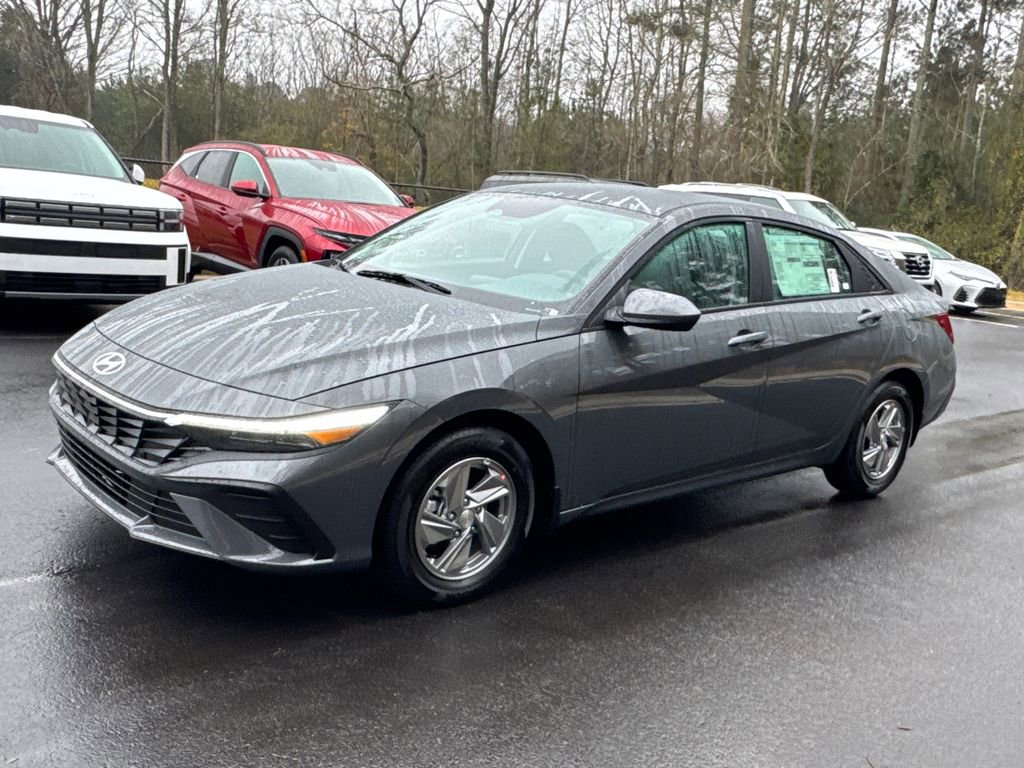 New 2026 Hyundai Elantra SE video 2