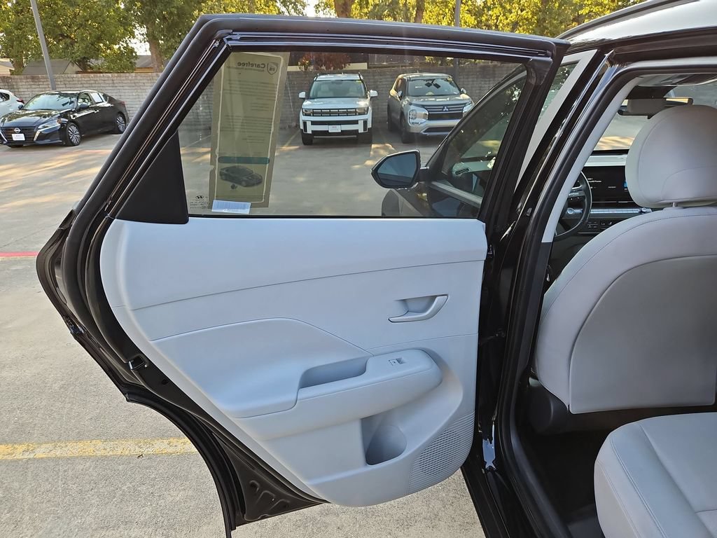 Used 2025 Hyundai Kona SEL FWD image 27