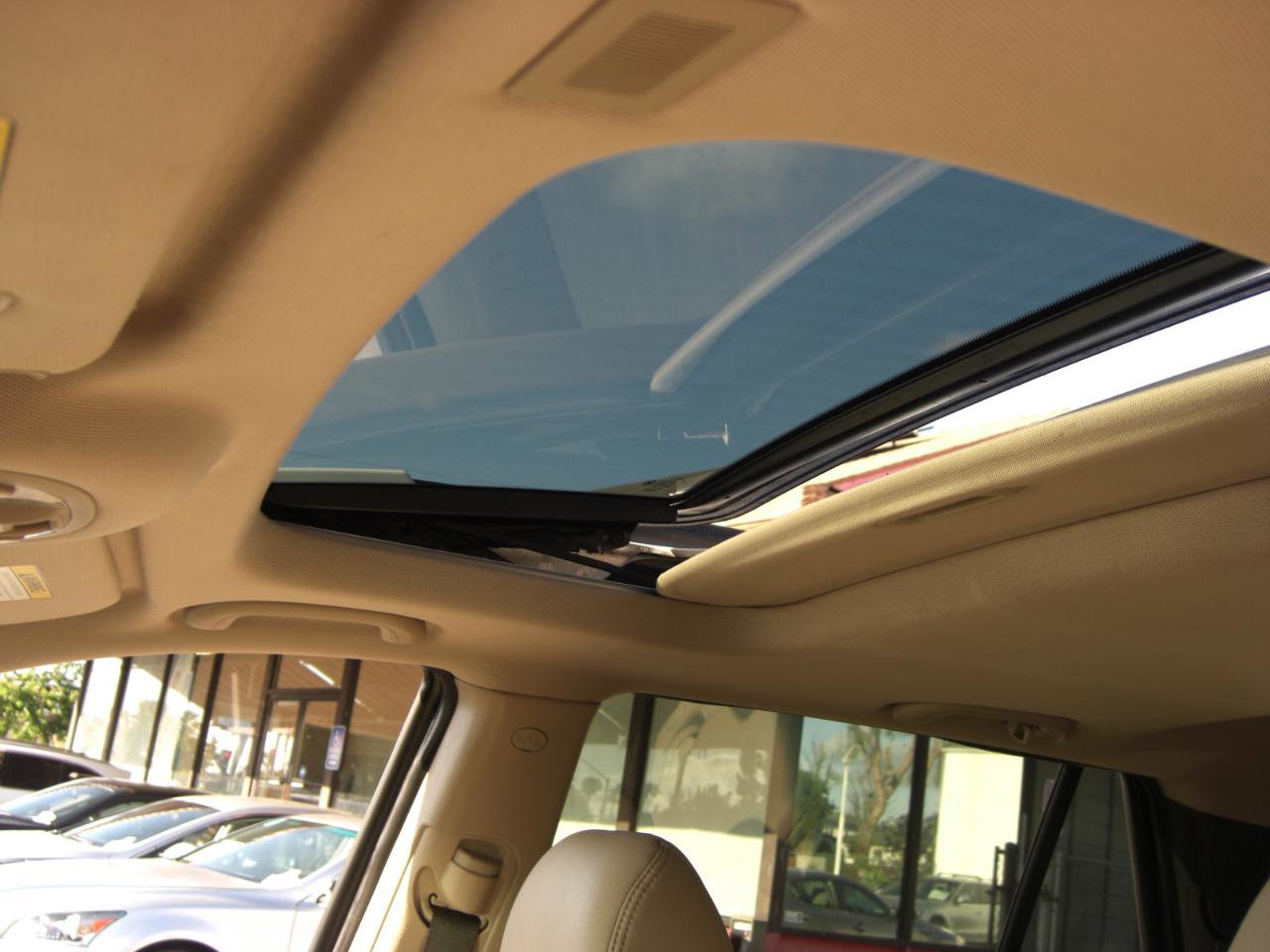 Used 2011 Hyundai Santa Fe Limited w/ Navigation Pkg 4 image 7