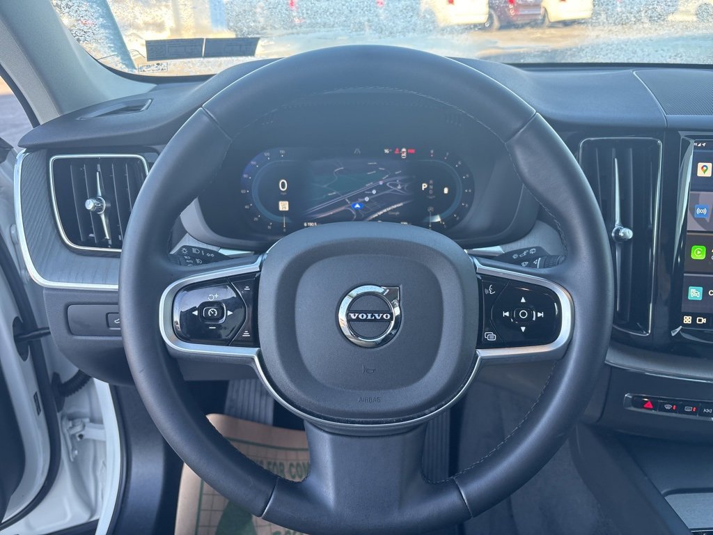 Used 2025 Volvo XC60 B5 Plus image 23