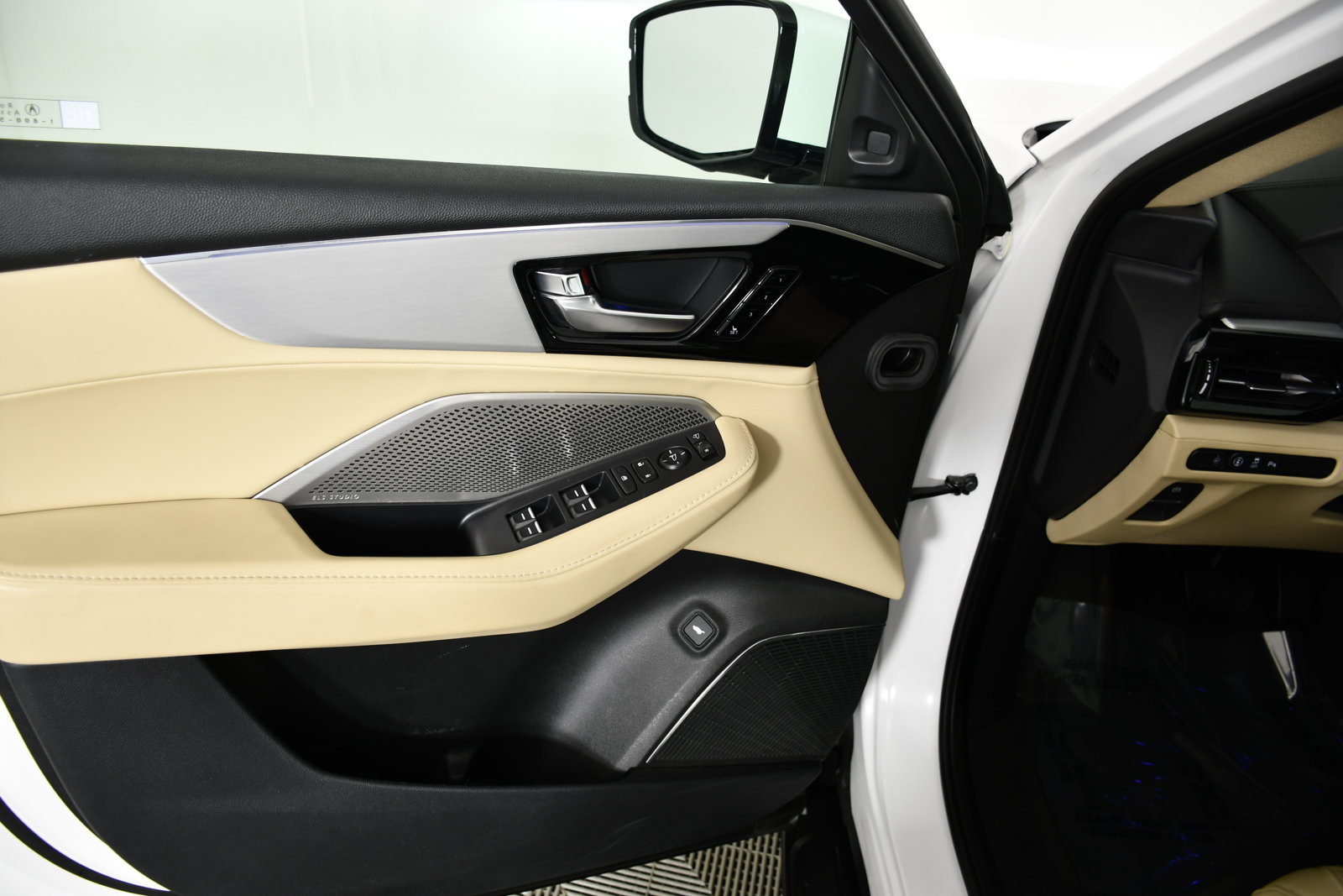 Certified 2024 Acura MDX SH-AWD w/ Technology Package image 36