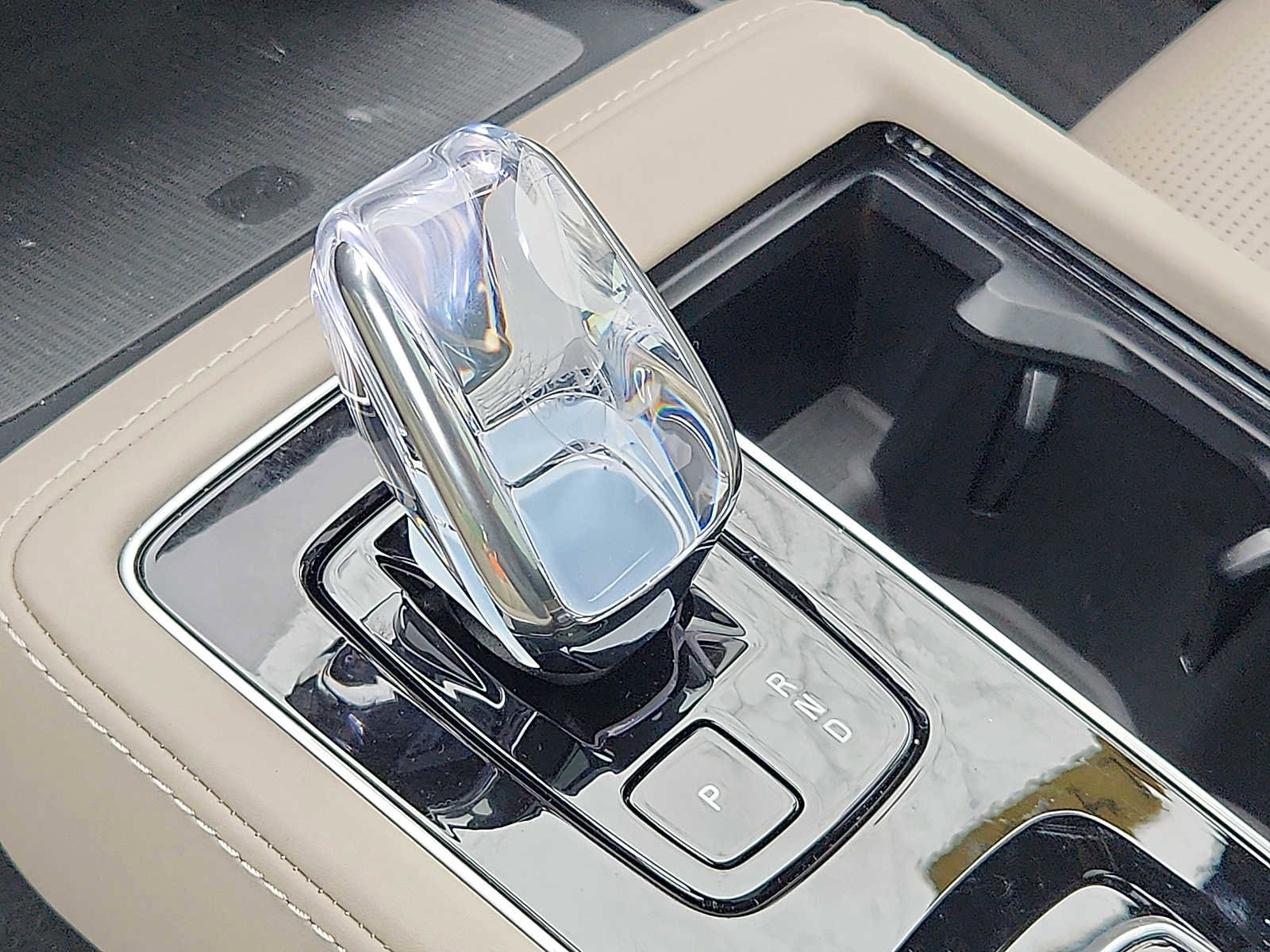 Used 2026 Volvo XC90 B6 Ultra w/ Lounge Package image 13