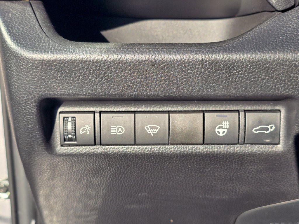 Used 2022 Toyota RAV4 XLE Premium AWD/4WD image 18