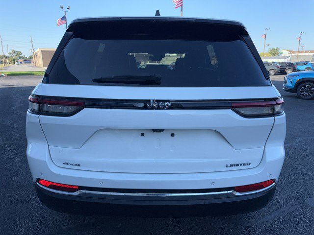 Used 2024 Jeep Grand Cherokee Limited image 4