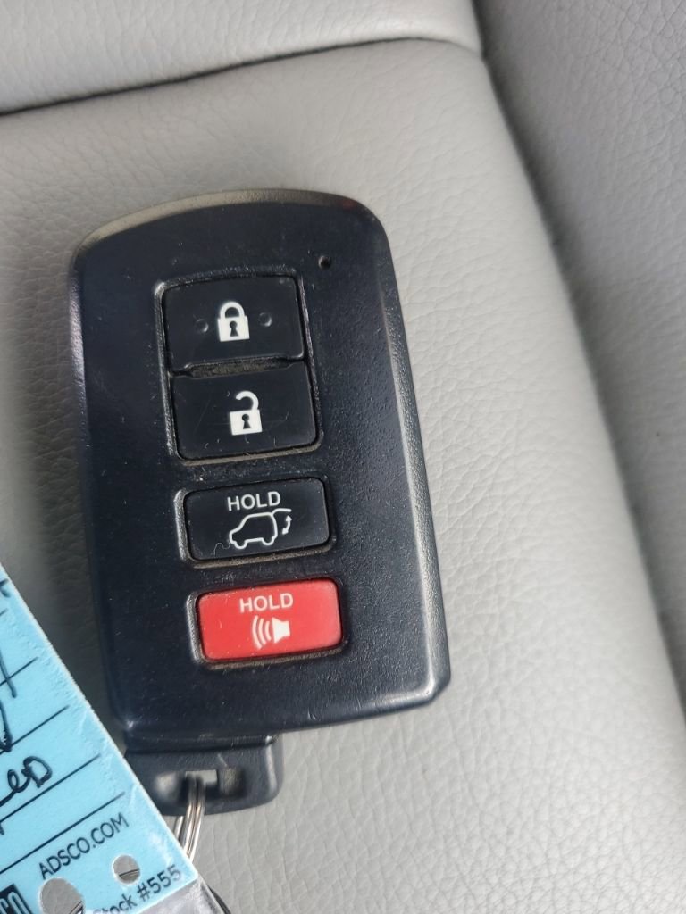 Used 2016 Toyota RAV4 Limited image 34