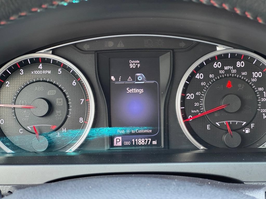 Used 2015 Toyota Camry SE w/ Moonroof Package FWD image 11