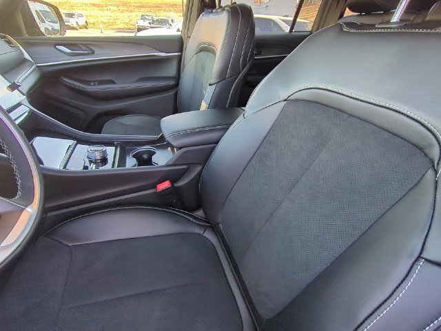 New 2026 Jeep Grand Cherokee Altitude AWD/4WD image 27