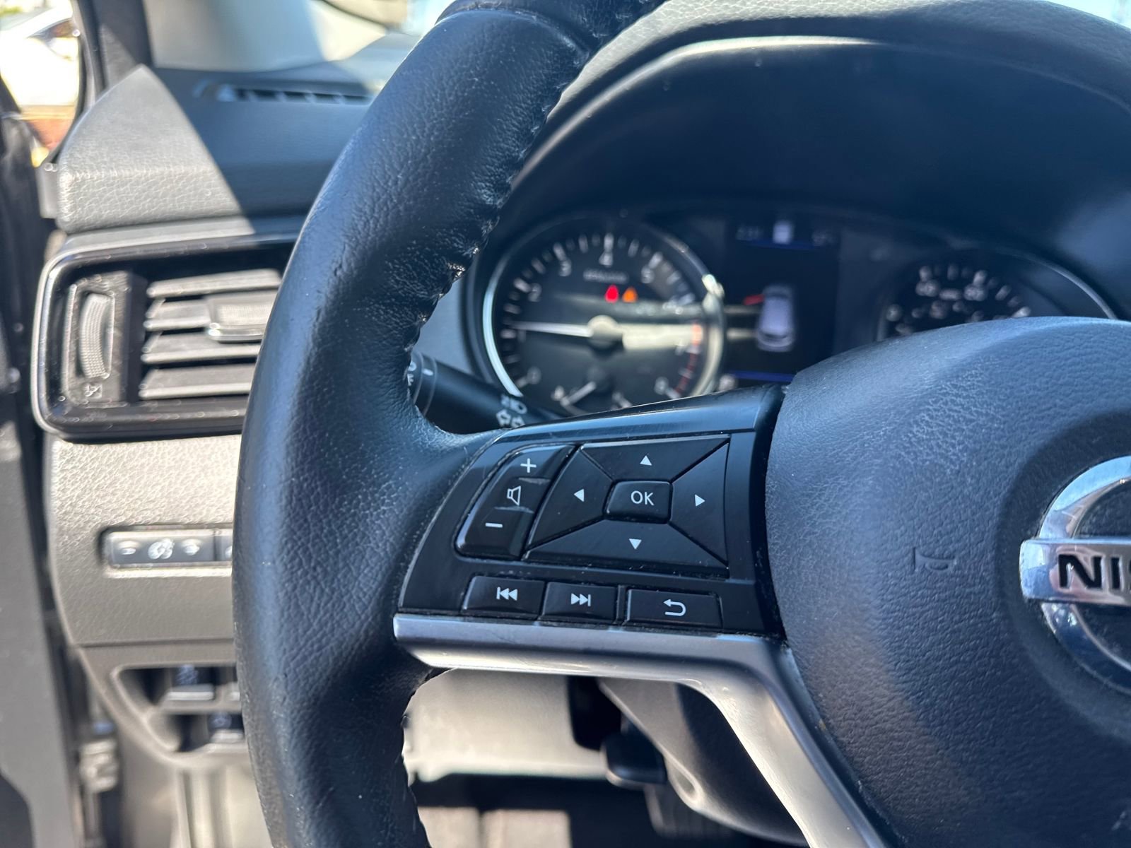 Used 2022 Nissan Rogue Sport SL image 15