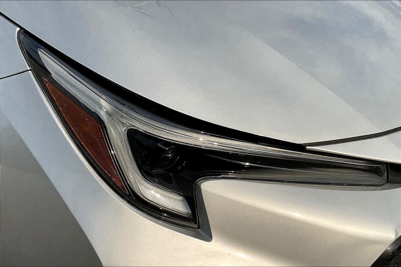 Used 2024 Toyota Corolla SE w/ SE Premium Package FWD image 25