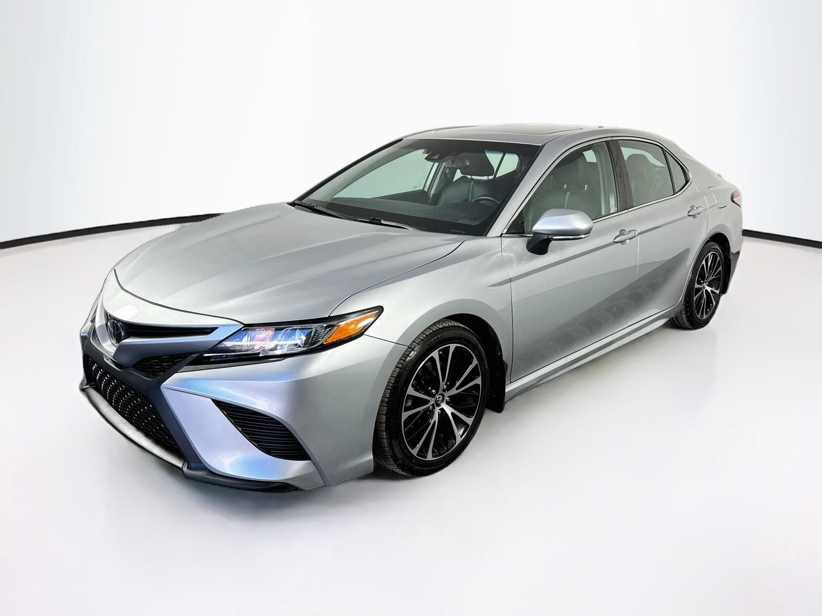 Used 2018 Toyota Camry SE FWD image 3