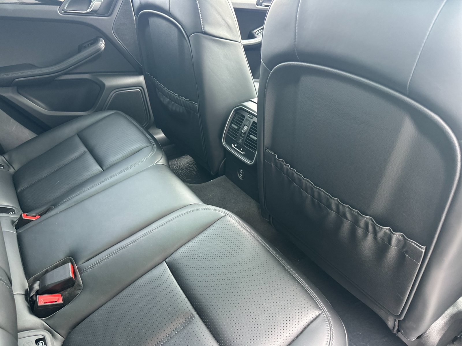 Certified 2026 Porsche Macan AWD/4WD image 21