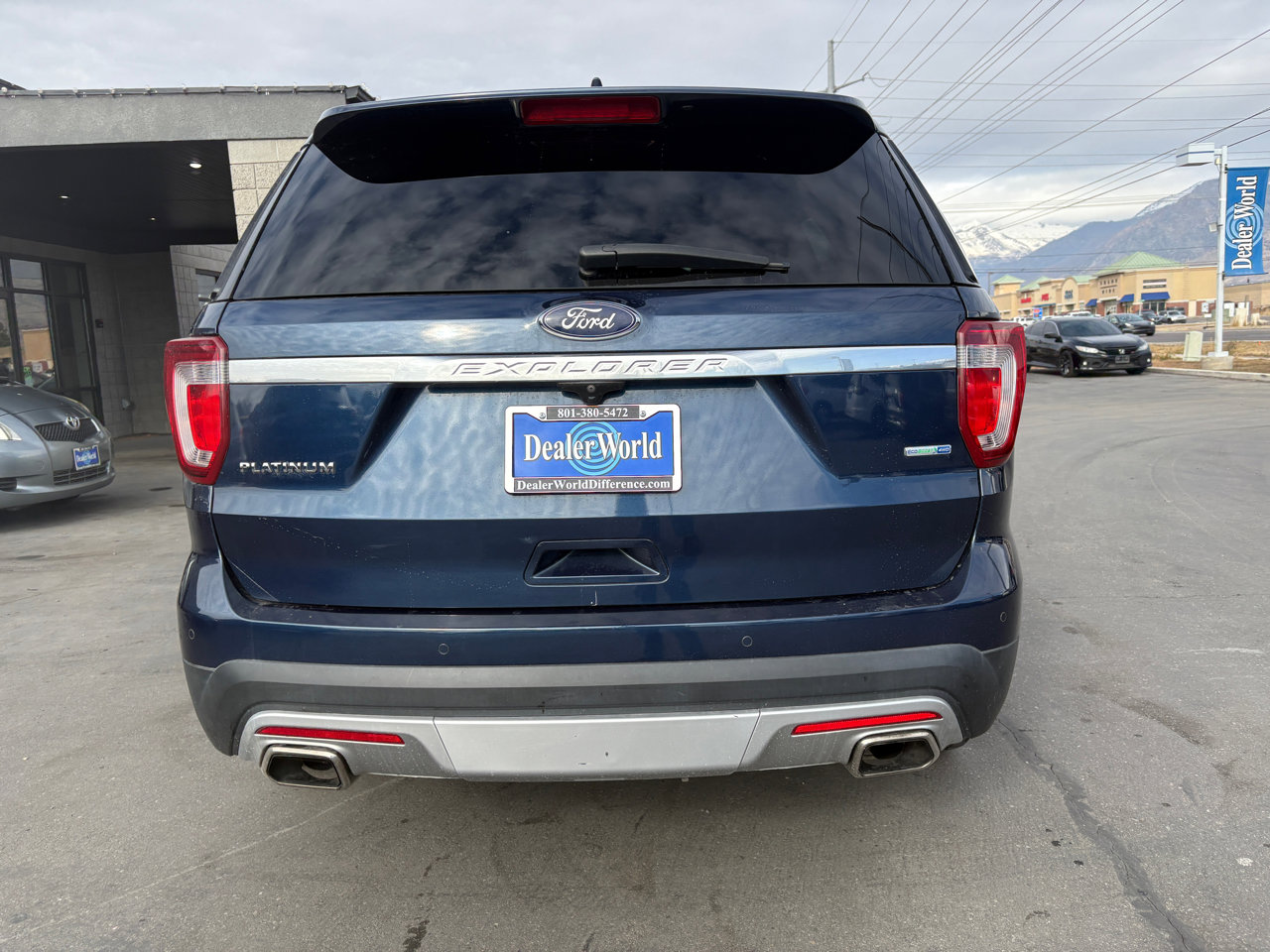 Used 2017 Ford Explorer Platinum image 26