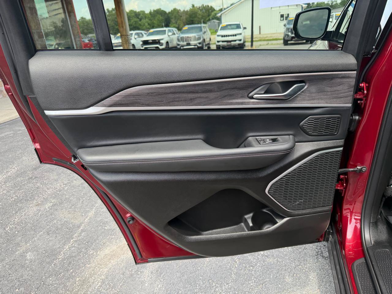 Used 2021 Jeep Grand Cherokee L Limited AWD/4WD image 17