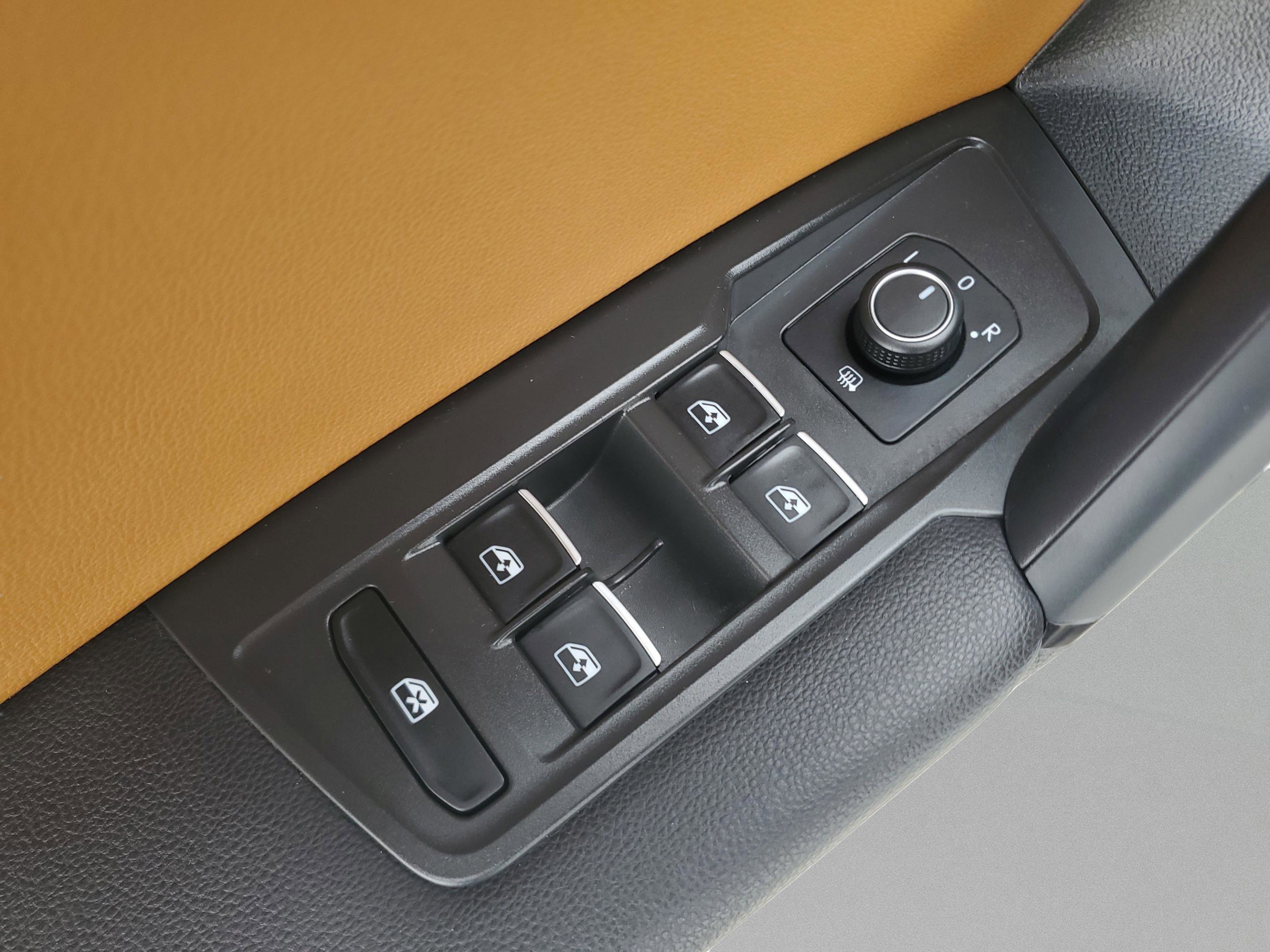 Used 2019 Volkswagen Tiguan S FWD image 15