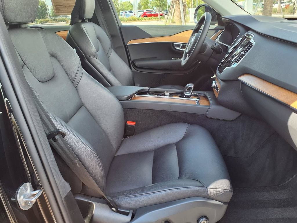 Used 2024 Volvo XC90 B6 Plus AWD/4WD image 12