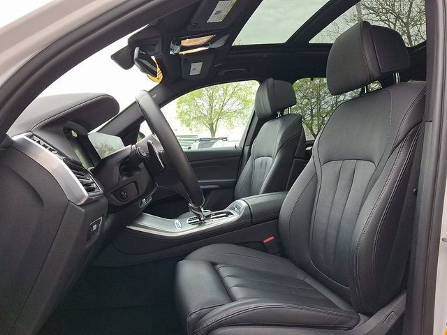 Used 2022 BMW X5 xDrive40i w/ M Sport Package AWD/4WD image 13