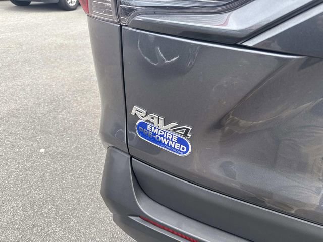 Used 2021 Toyota RAV4 XLE image 7