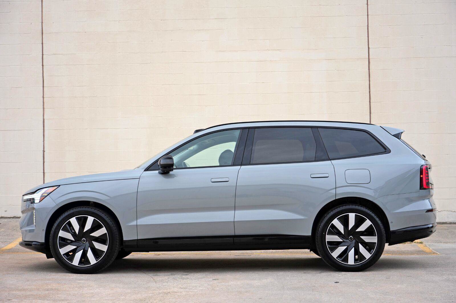 Used 2025 Volvo EX90 Ultra AWD/4WD image 9