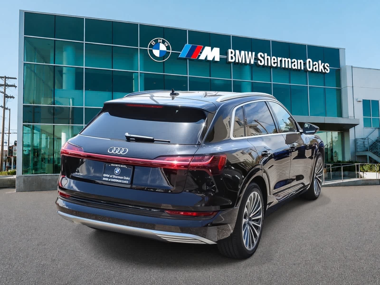Used 2019 Audi e-tron Prestige w/ Prestige Package AWD/4WD image 4