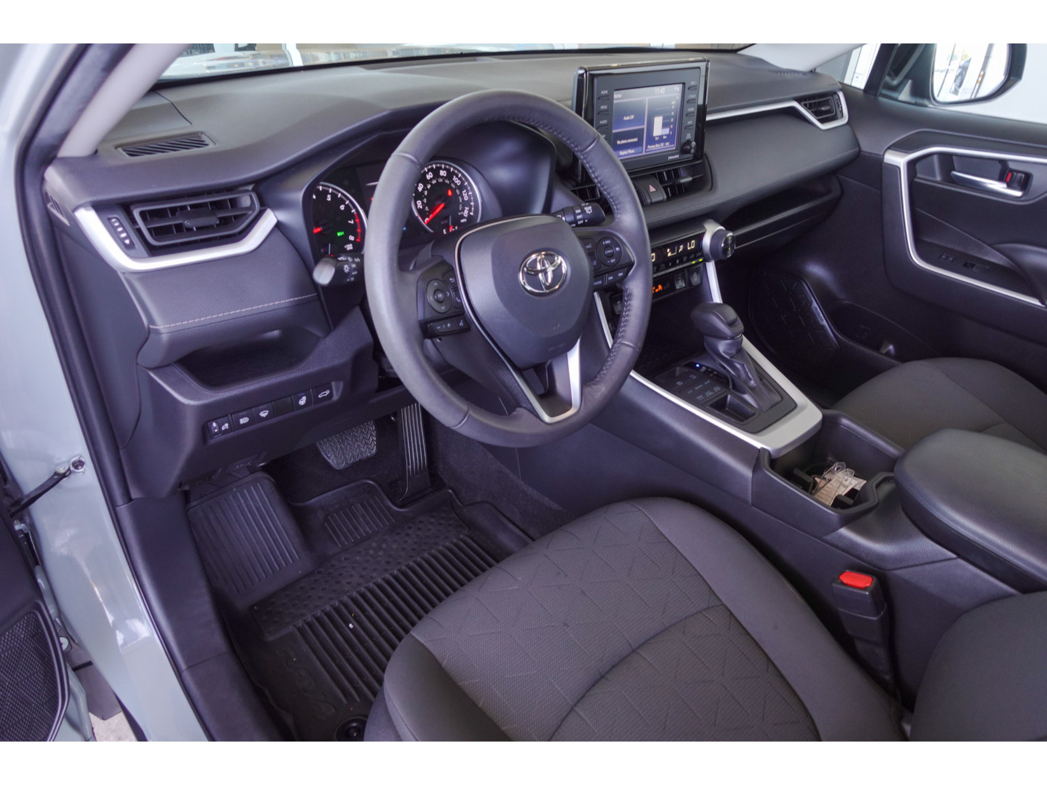 Used 2022 Toyota RAV4 XLE w/ Convenience Package AWD/4WD image 9