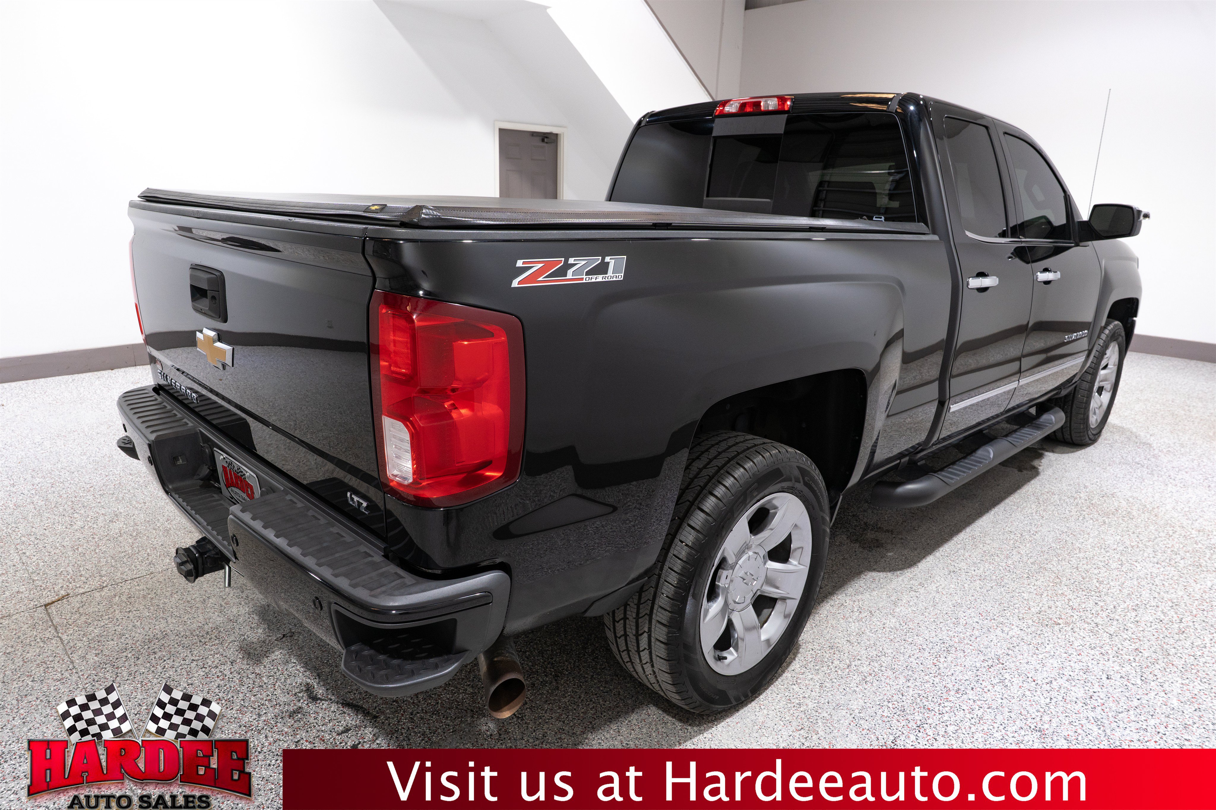 Used 2017 Chevrolet Silverado 1500 LTZ Z71 w/ LTZ Plus Package AWD/4WD image 5
