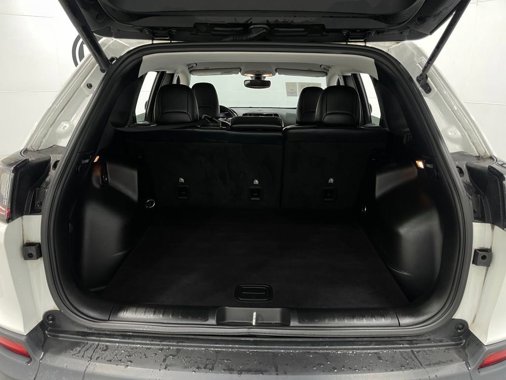 Used 2019 Jeep Cherokee Limited image 25