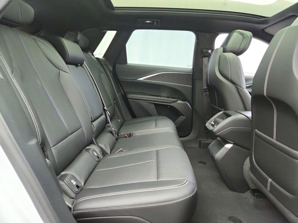 Used 2024 Cadillac Lyriq Sport AWD/4WD image 29
