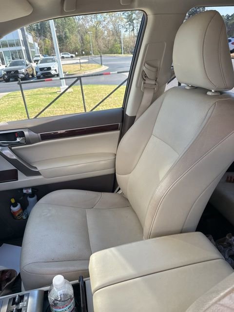 Used 2017 Lexus GX 460 Premium w/ Premium Package image 3