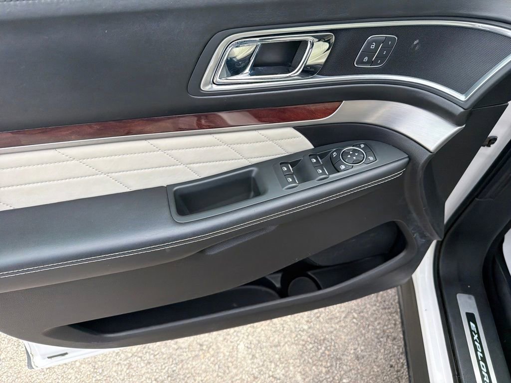 Used 2017 Ford Explorer Platinum image 11