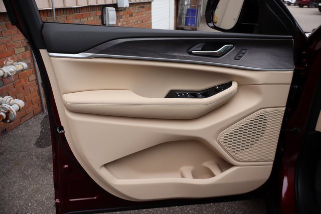 New 2025 Jeep Grand Cherokee Limited image 9