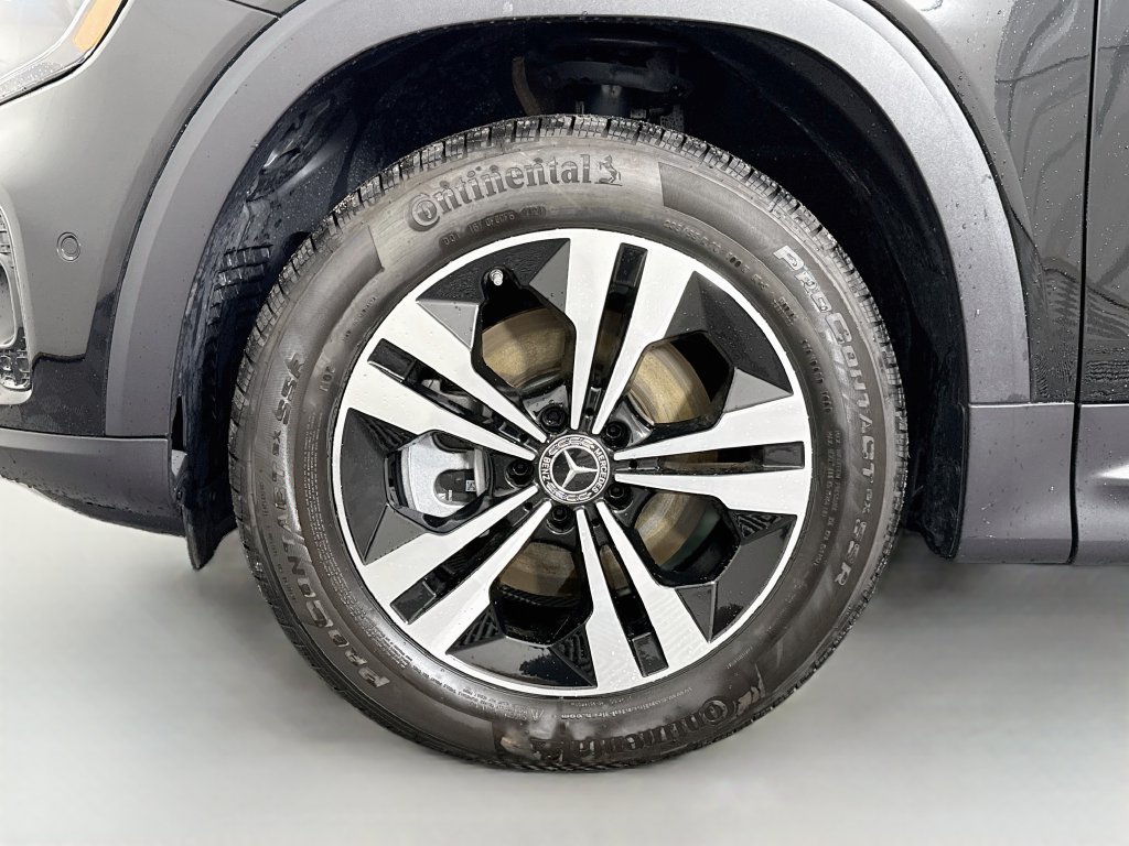 Used 2025 Mercedes-Benz GLB 250 4MATIC w/ Winter Package image 29