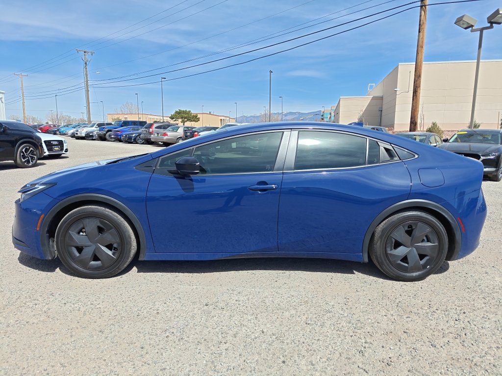 Used 2023 Toyota Prius LE image 2