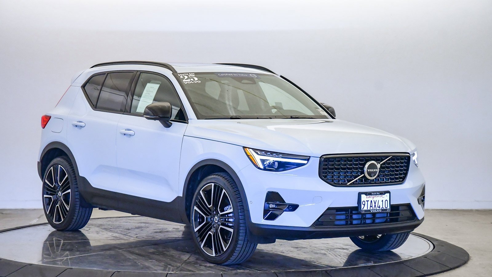 Certified 2025 Volvo XC40 B5 Ultra w/ Climate Package image 5