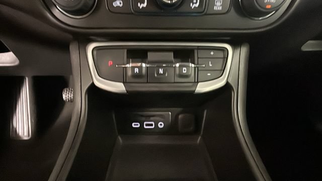 Used 2023 GMC Terrain SLE w/ Driver Convenience Package AWD/4WD image 19