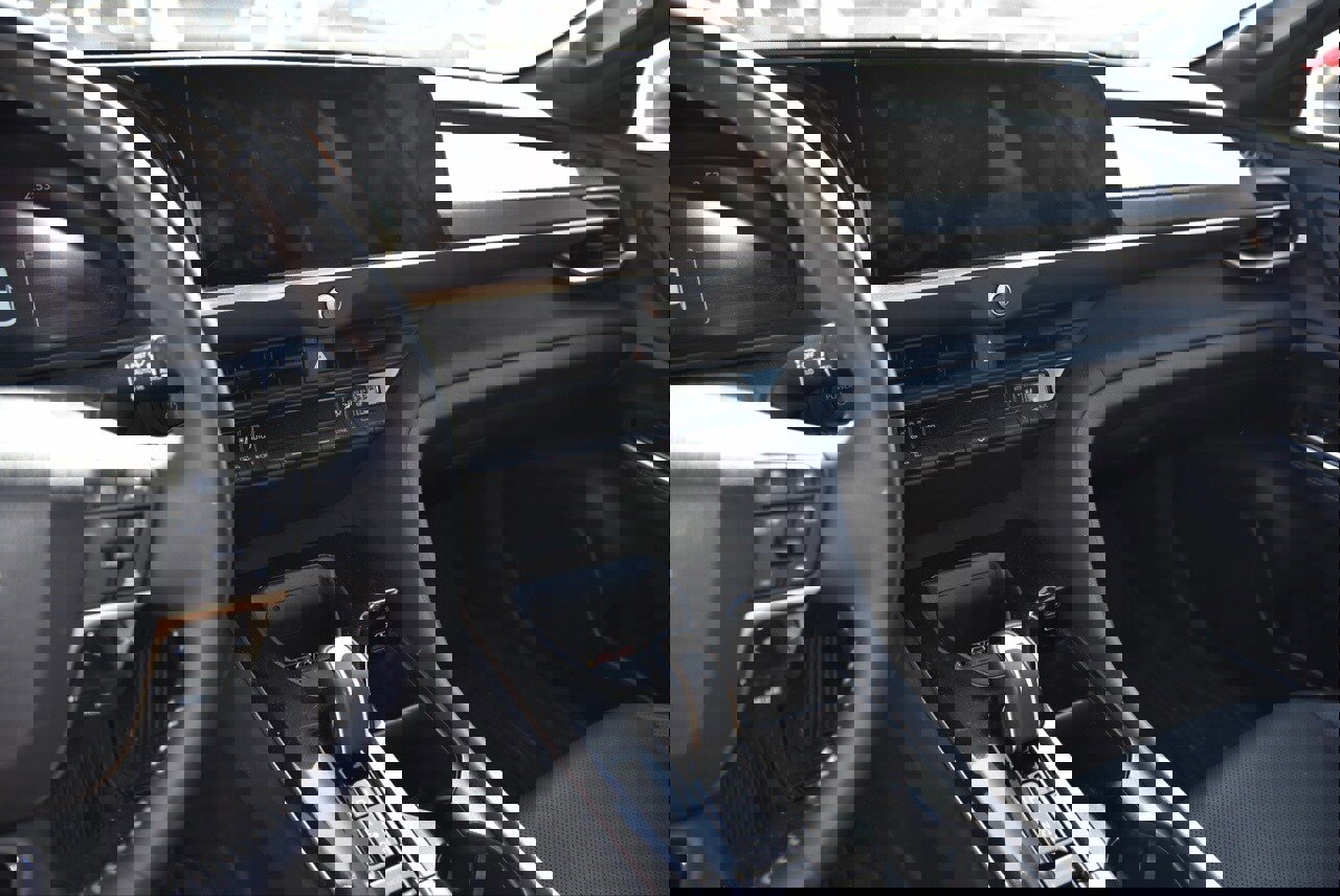 Used 2025 Toyota Crown Limited image 10