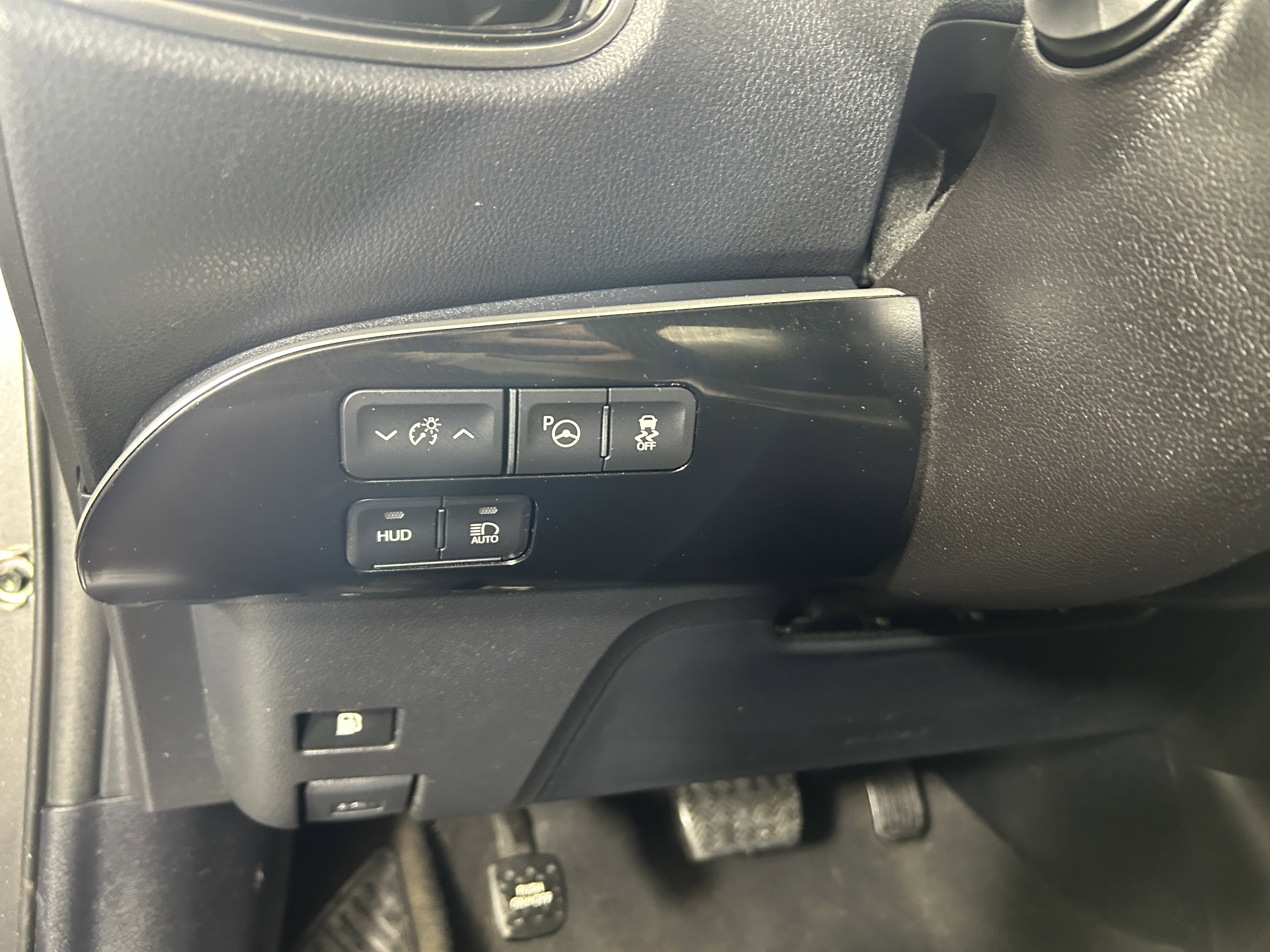 Used 2019 Toyota Prius XLE image 15