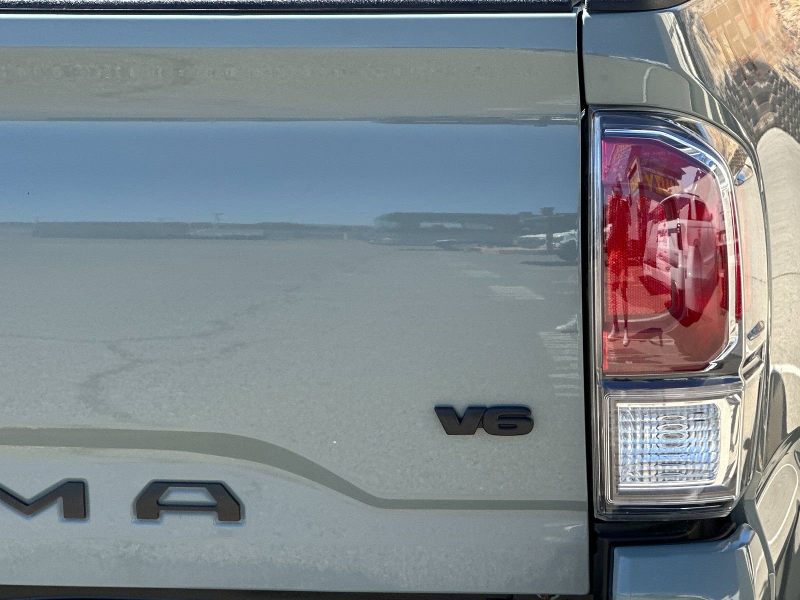 Used 2022 Toyota Tacoma TRD Off-Road w/ Technology Package image 33