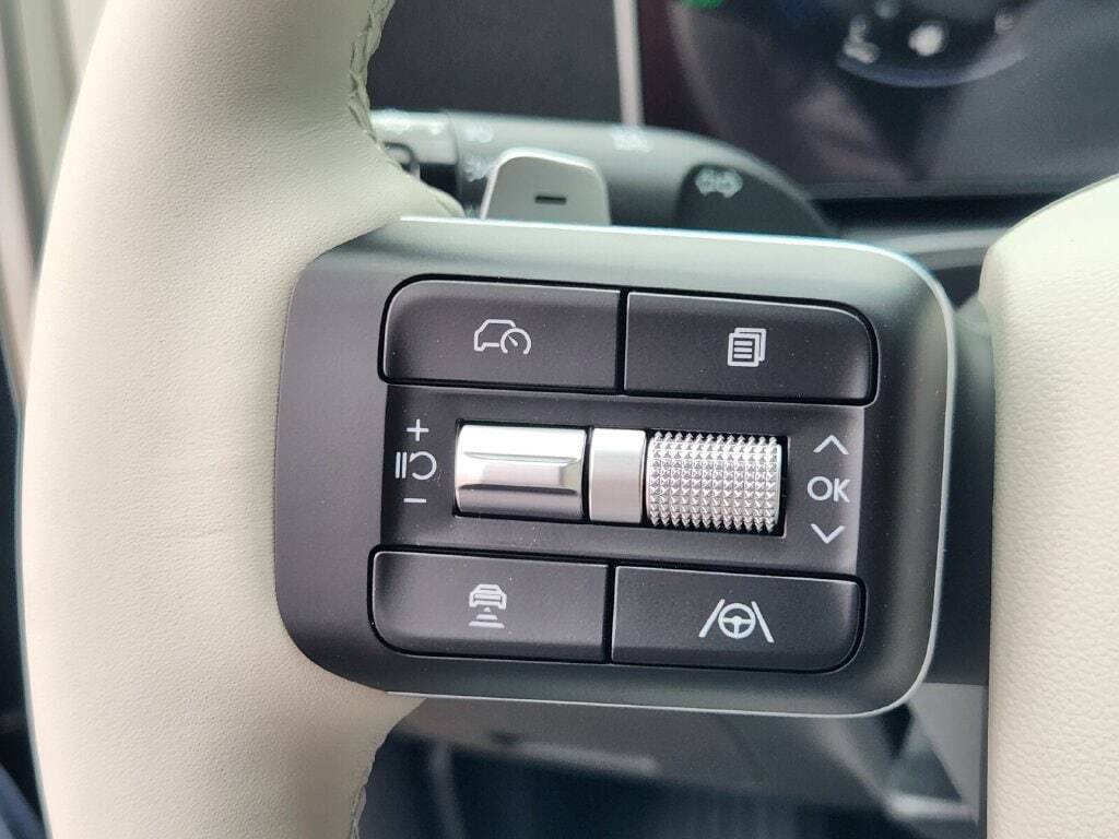 Used 2026 Hyundai Santa Fe SE FWD image 13