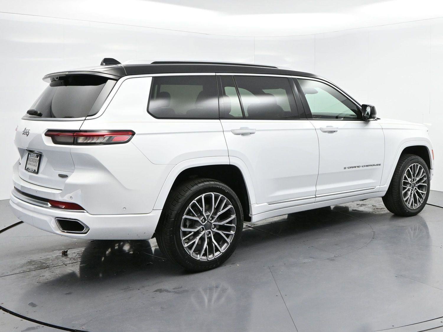 Used 2023 Jeep Grand Cherokee L Summit image 7